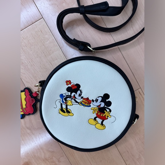 NEW Loungefly Disney Mickey Mouse & Minnie Mouse
Cake Crossbody Bag - Picture 9 of 12